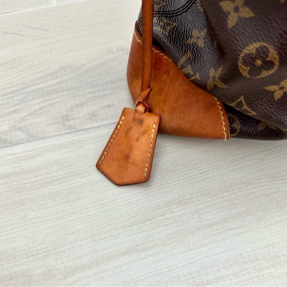 Louis Vuitton Berri MM Bag - Picture 2 of 12